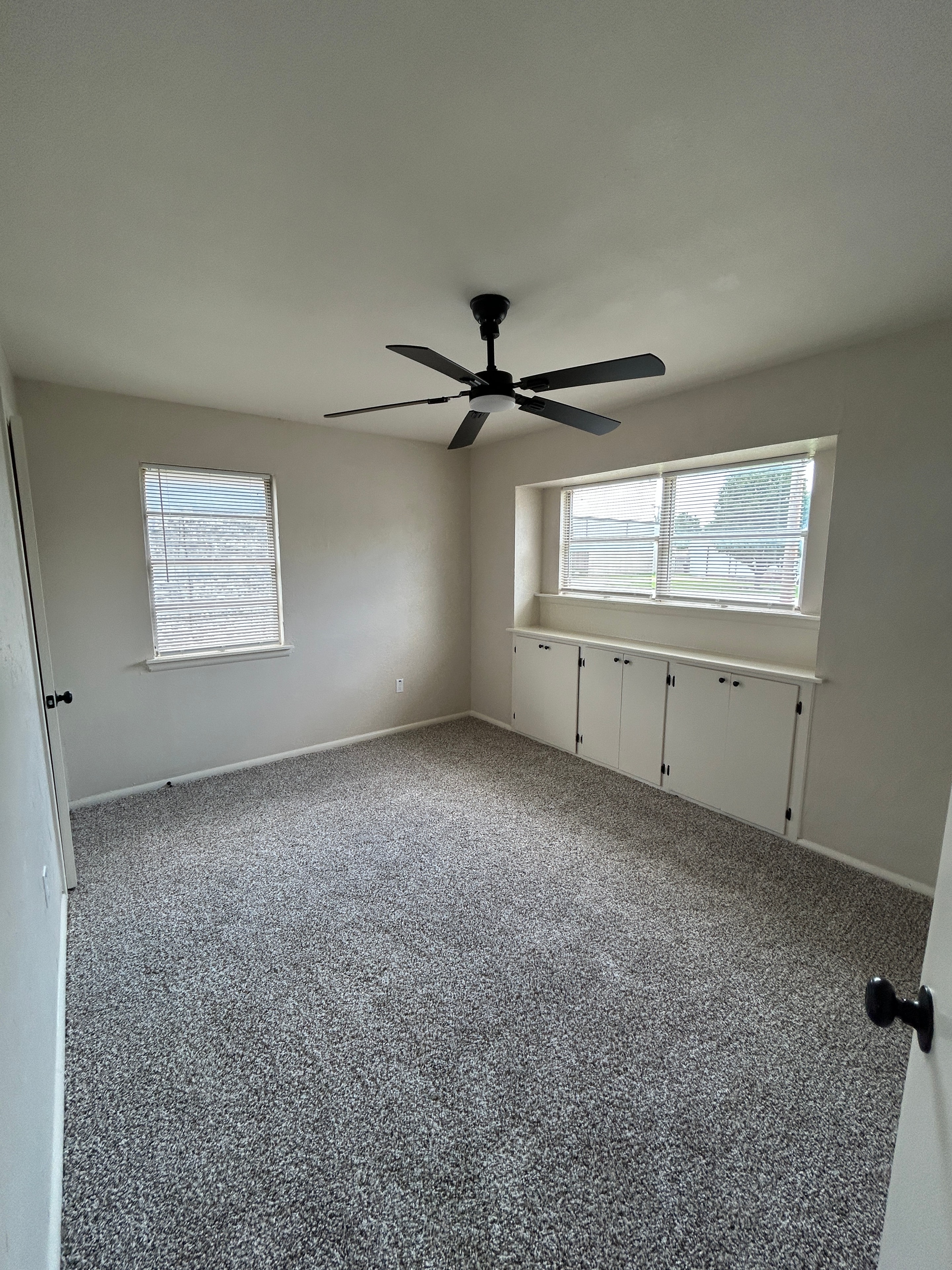 109 NE 3rd St miniatura 4