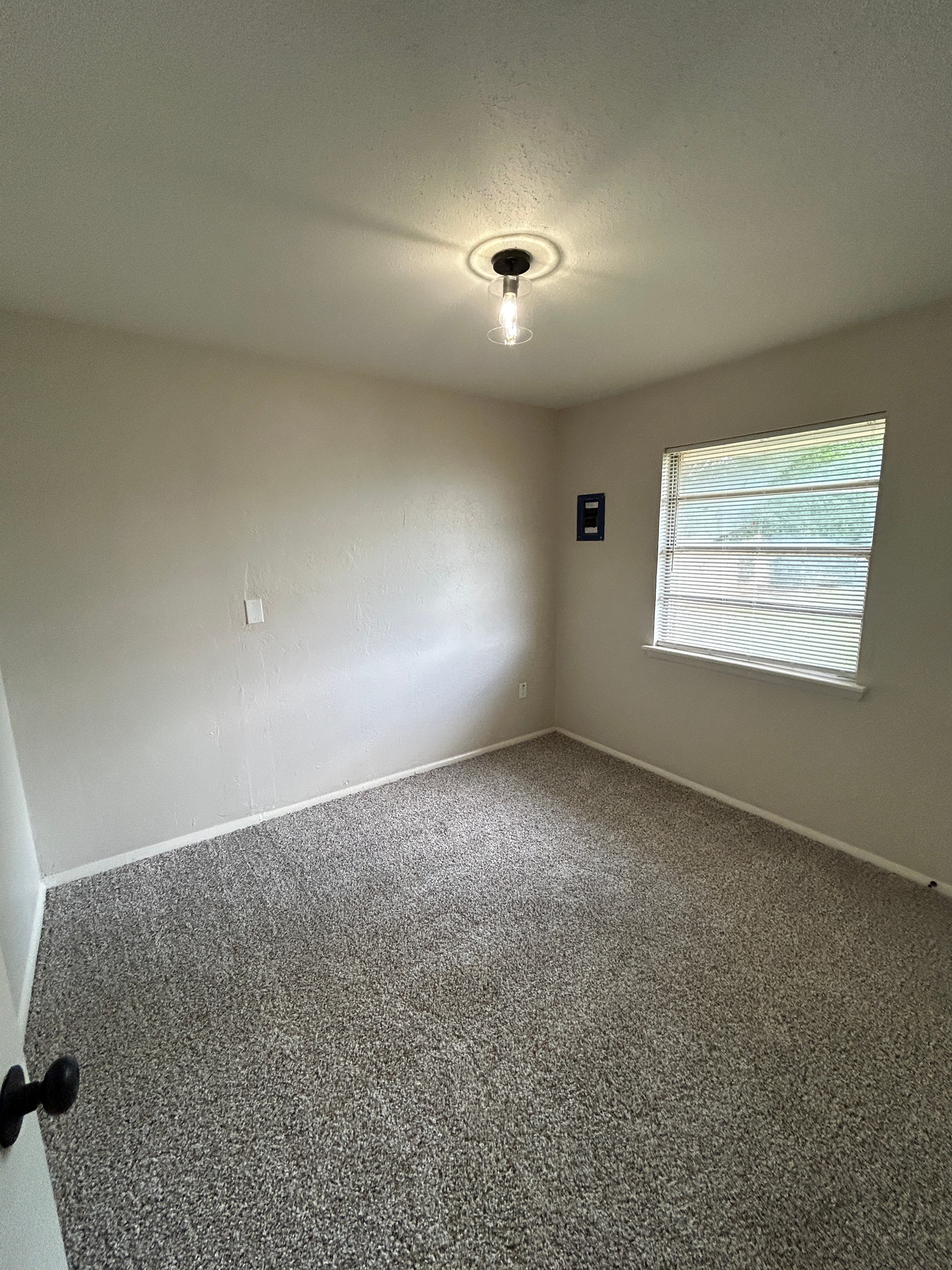 109 NE 3rd St miniatura 5