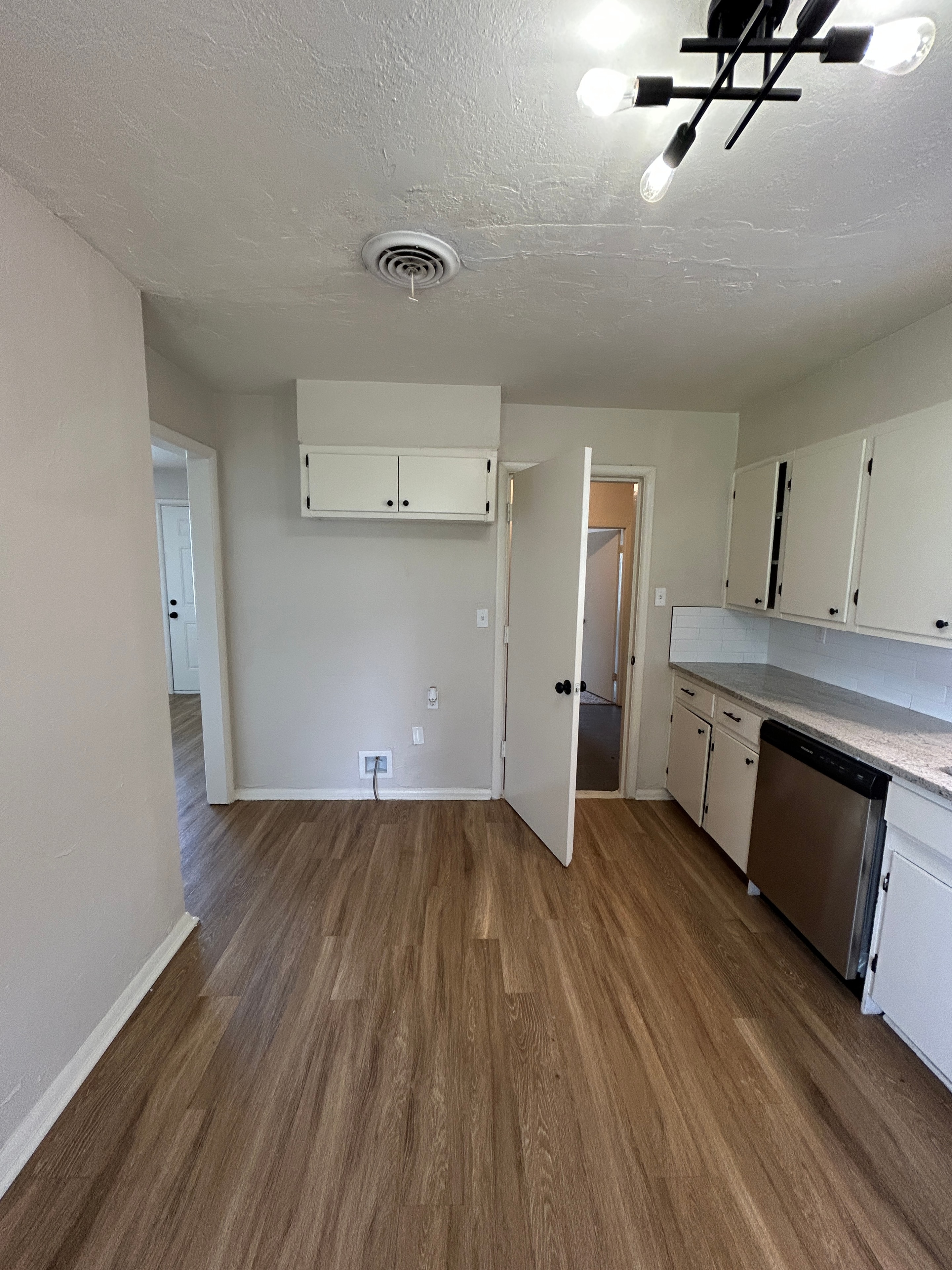 109 NE 3rd St miniatura 9
