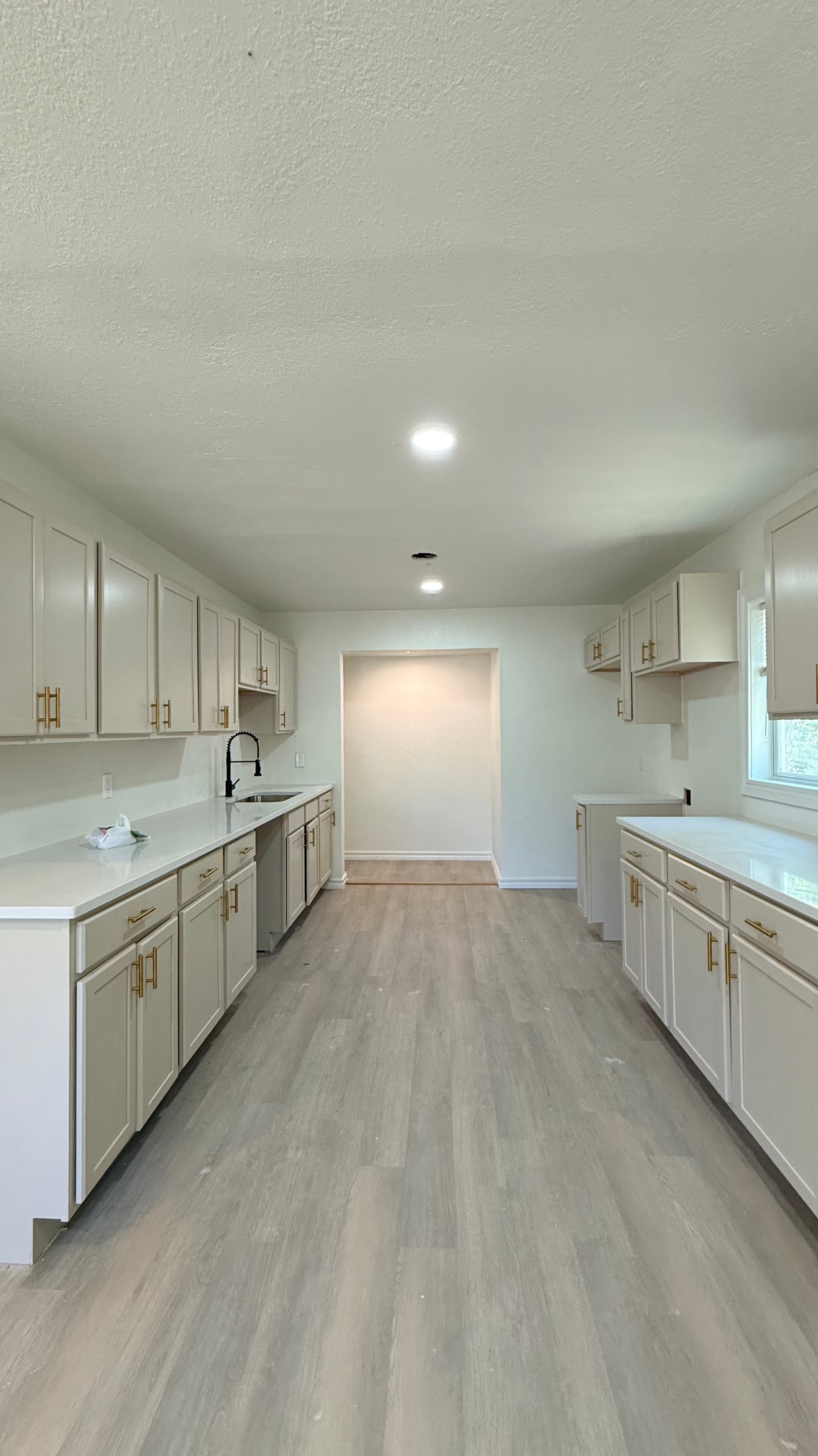 12728 Nelson Ave miniatura 5